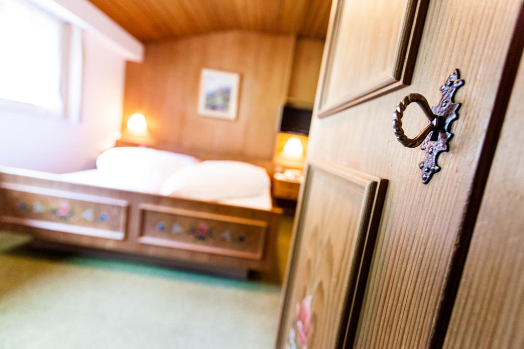Pension Rebgut Bed & Breakfast Lana Room photo